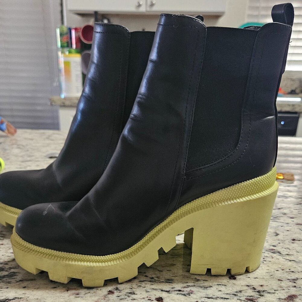 Nine West Forme 3 Boot Size 9.5 Black/green